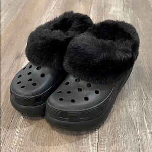 CROCS Black Fuzzy Lined Mules